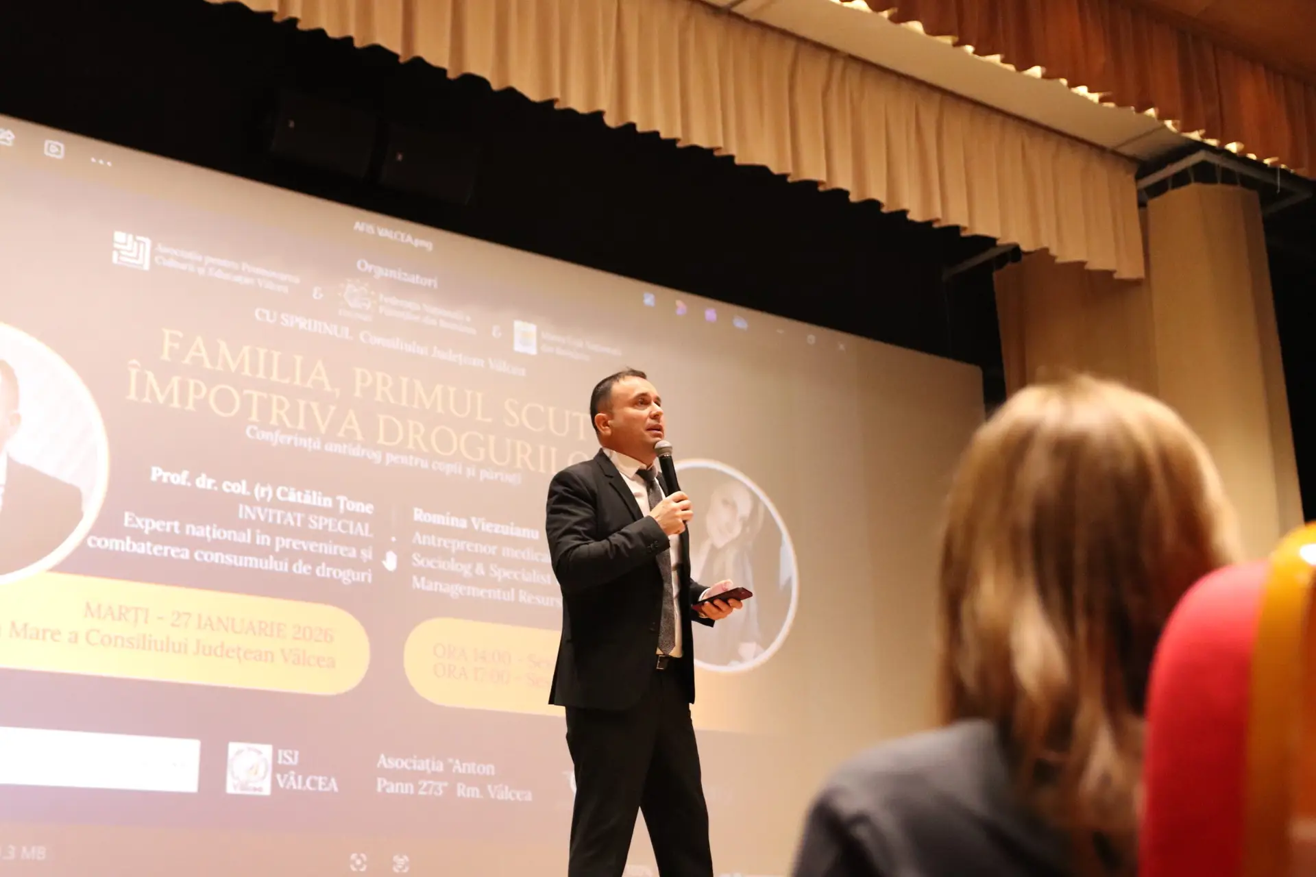 Conferința antidrog „Familia, primul scut împotriva drogurilor” – un demers esențial pentru siguranța adolescenților din Vâlcea